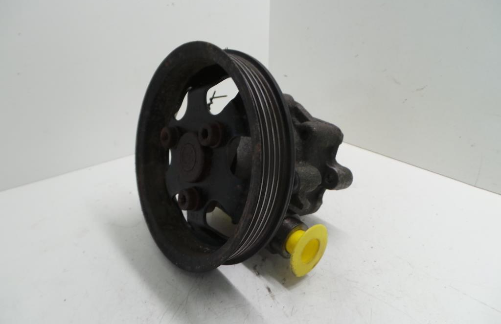 VW Passat 3BG Bj.04 Variant Servopumpe Pumpe Servolenkung 8D0145156L KYB